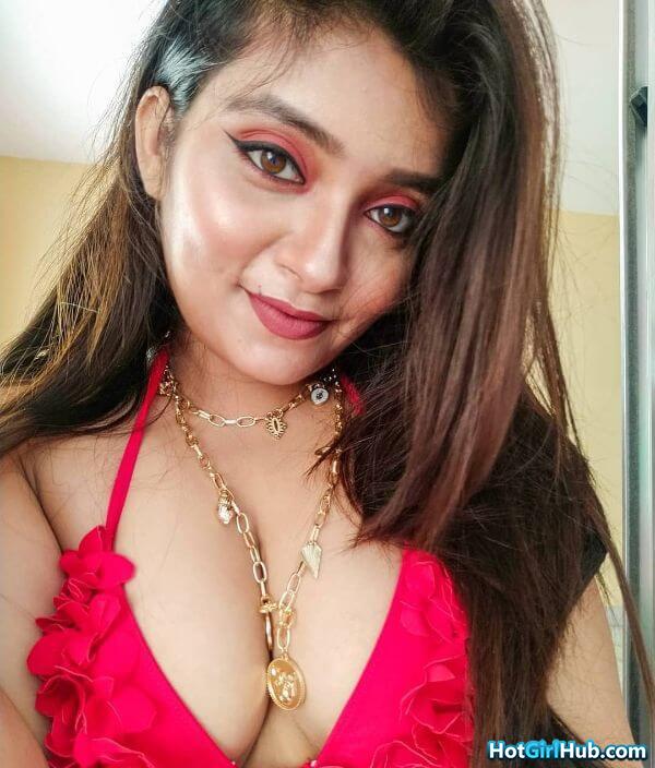 Sexy Indian College Girls Showing Big Tits 15