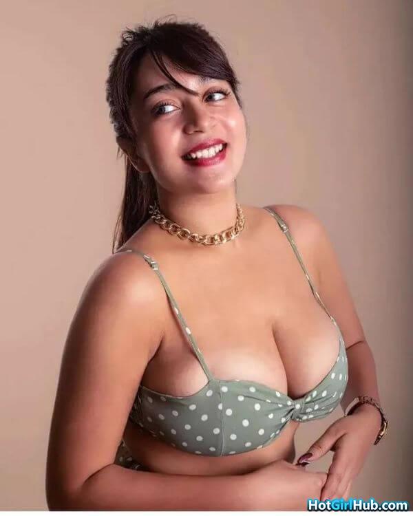 Super Hot Indian Teen Girls Showing Sexy Body 6