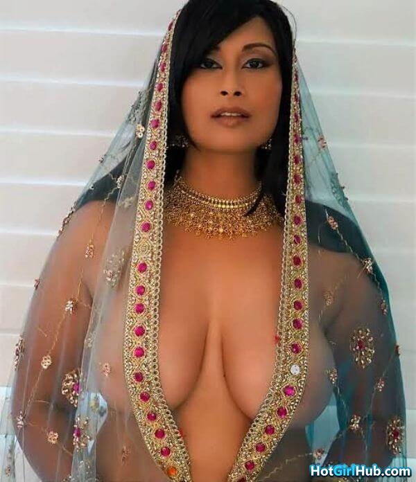 Sexy Big Tits Indian Girls 2
