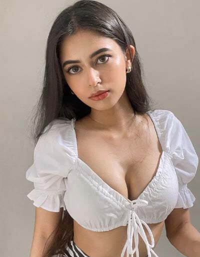 Busty Indian Girls Showing Deep Cleavage 1