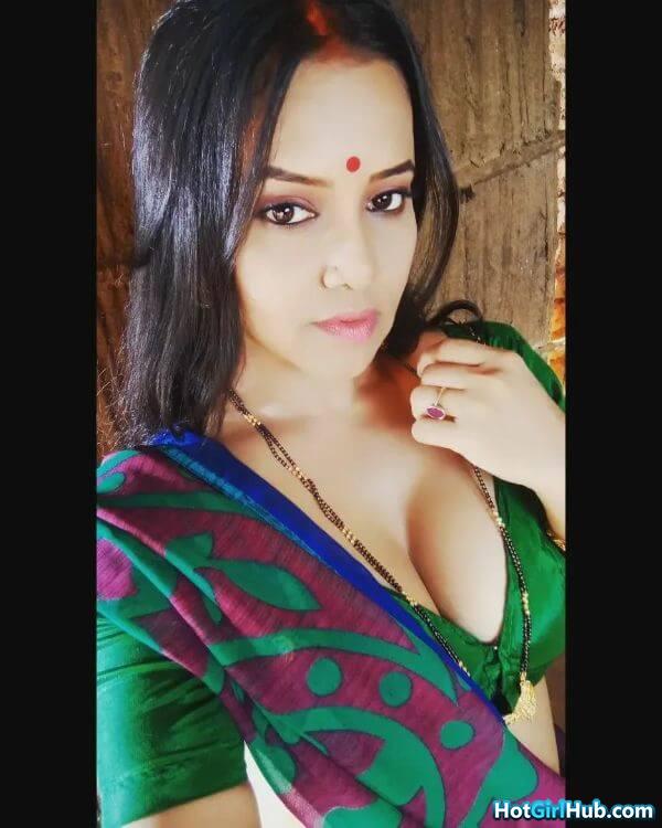 Big Boob Indian Girls Deep Cleavage 11