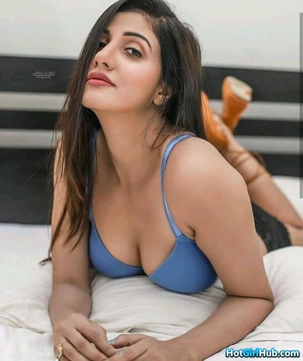 Busty Indian Girls Deep Cleavage 5