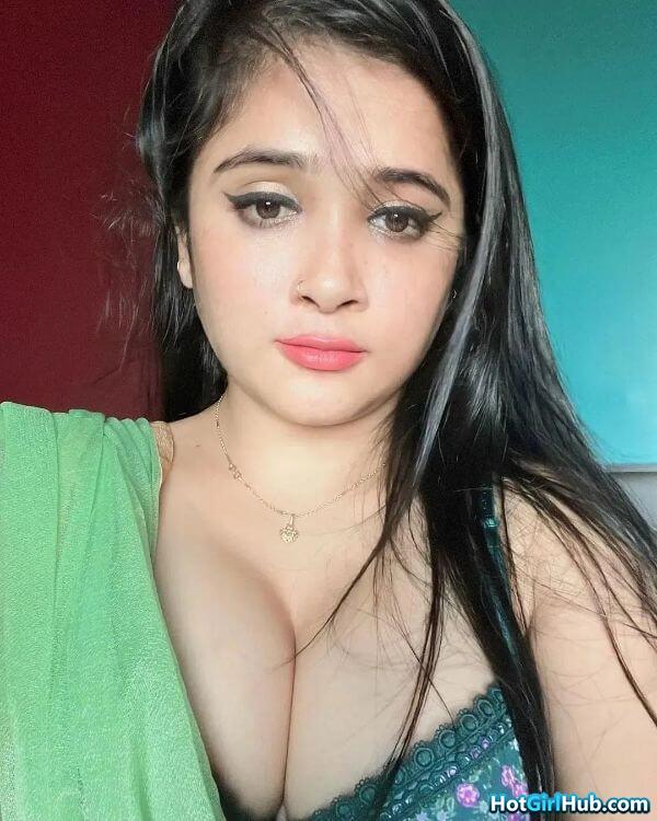 Busty Indian Girls Deep Cleavage 9
