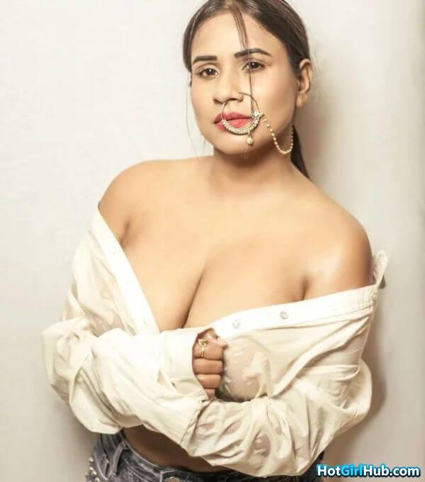 Cute Busty Indian Showing Big Tits 13