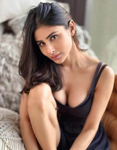 Hot Bollywood Actress Mouni Roy Big Boobs 1