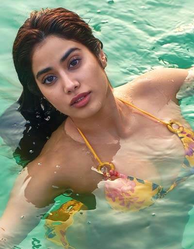 Hot Bollywood Actress Janhvi Kapoor in Bikni Big Boobs 1