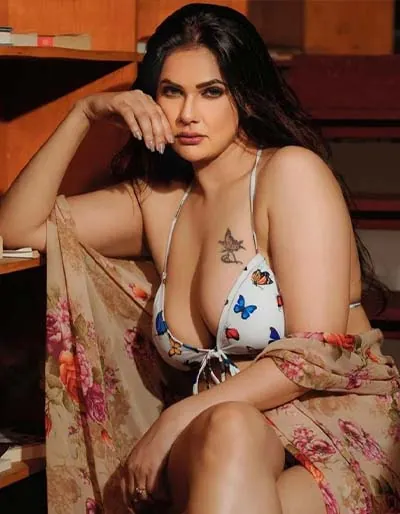 Beautiful Big Breast Indian Girls 1