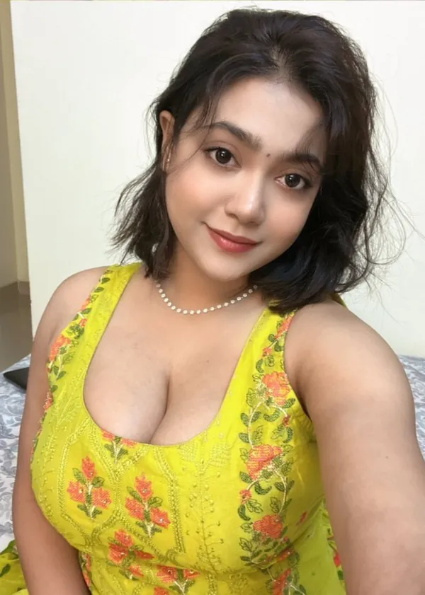 Hot Big Tits Indian Girl Deep Cleavage 13