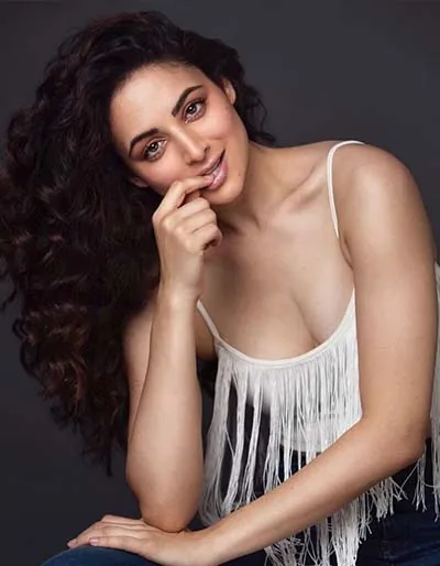 Hot Indian Actress Zoya Afroz Big Boobs 1