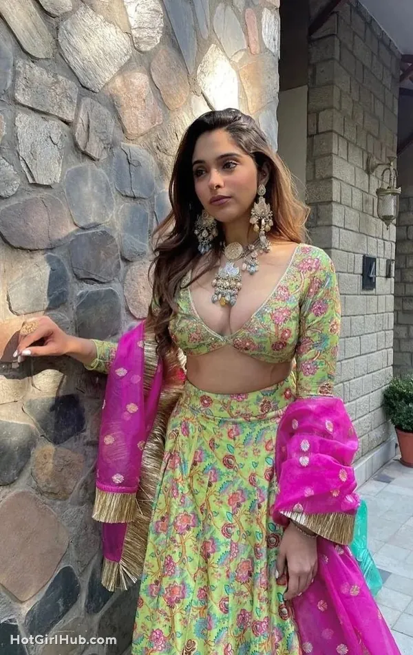 Sexy Big Tits Indian Girls 11