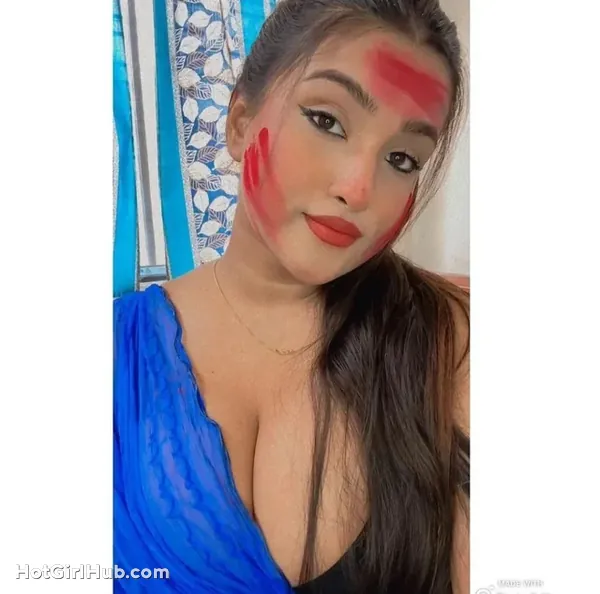 Beautiful Busty Indian Girls 12