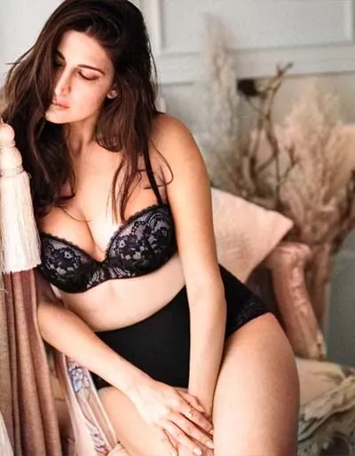 Hot Indian Actress Aahana Kumra Big Boobs 1