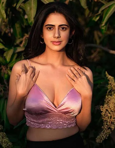 Hot Indian Film Actress Gehna Sippy Big Boobs (1)