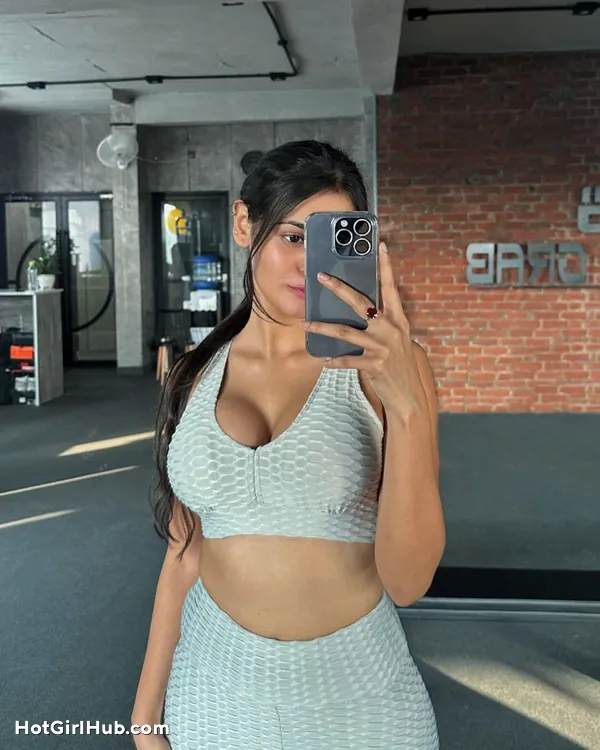 Hot Prakriti Pavani Big Boobs Instagram Model (2)
