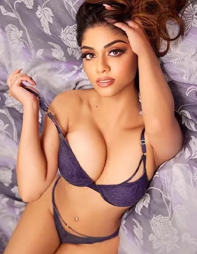 Sexy Indian Girls With Big Boobs (1)