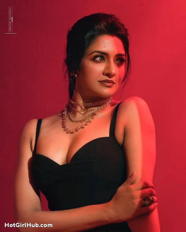 Hot Indian Actress Vimala Raman Big Boobs (6)