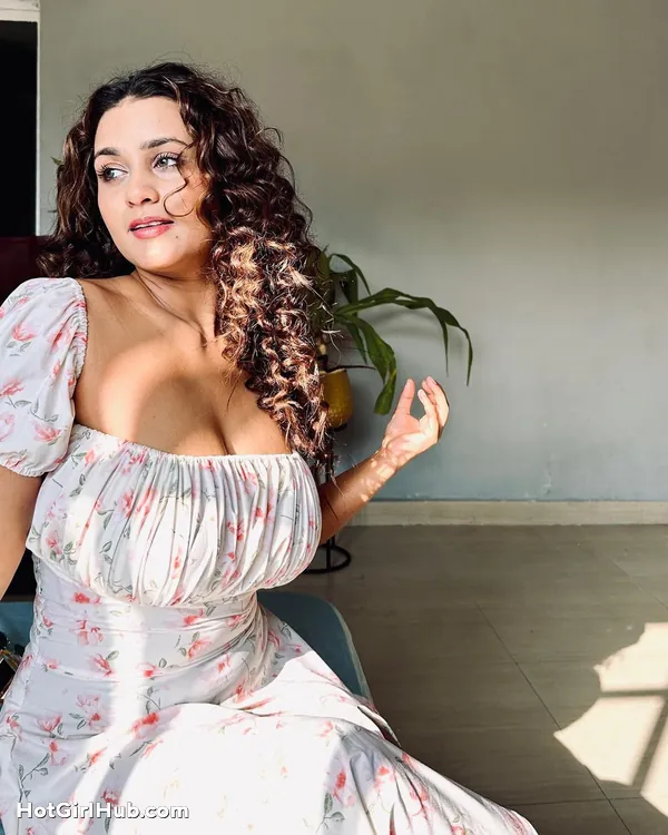 Hot Mahi Mishra Big Boobs Instagram Model (2)