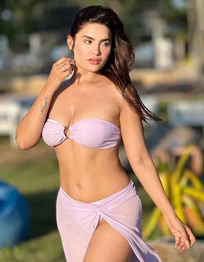 Hot Sakshi Dwivedi Big Boobs Instagram Model (1)