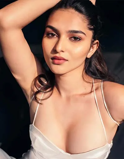 Hot Curvy Indian Girls With Big Boobs (1)