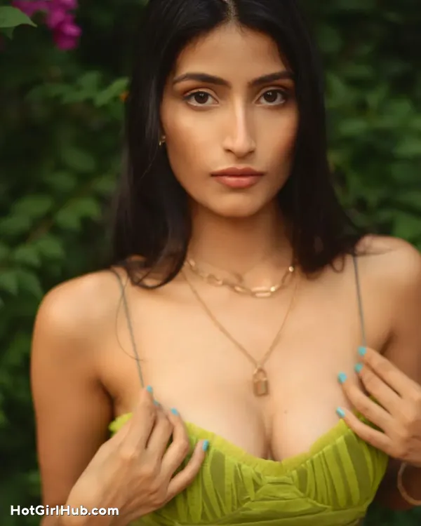 Hot Nikita Tiwari Big Boobs Instagram Model (12)