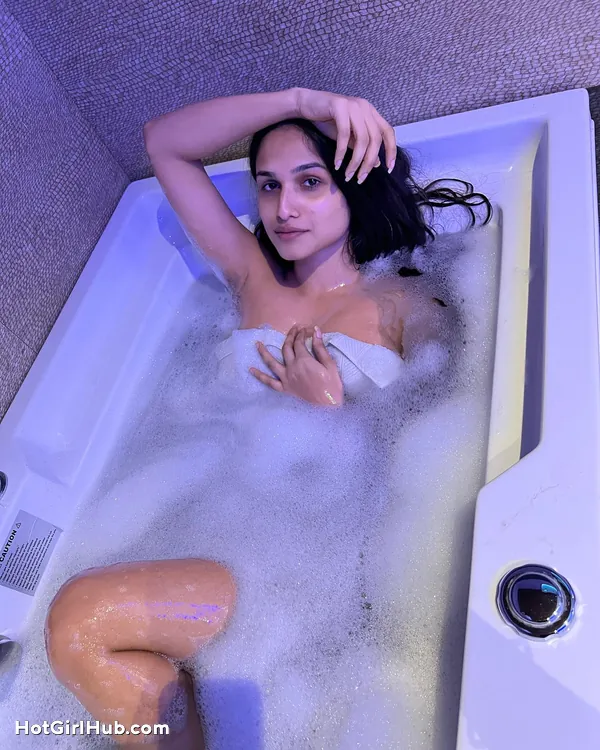Hot Kashish Kapoor Big Boobs Instagram Model (13)