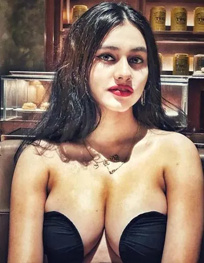 Sexy Indian Girls Showing Big Boobs (1)