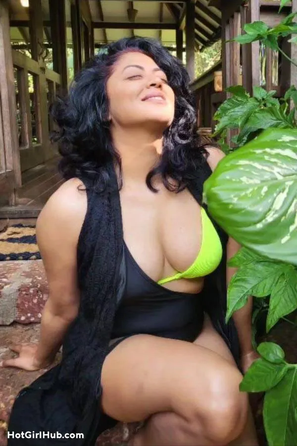 Hot Indian Girls Deep Cleavage (7)