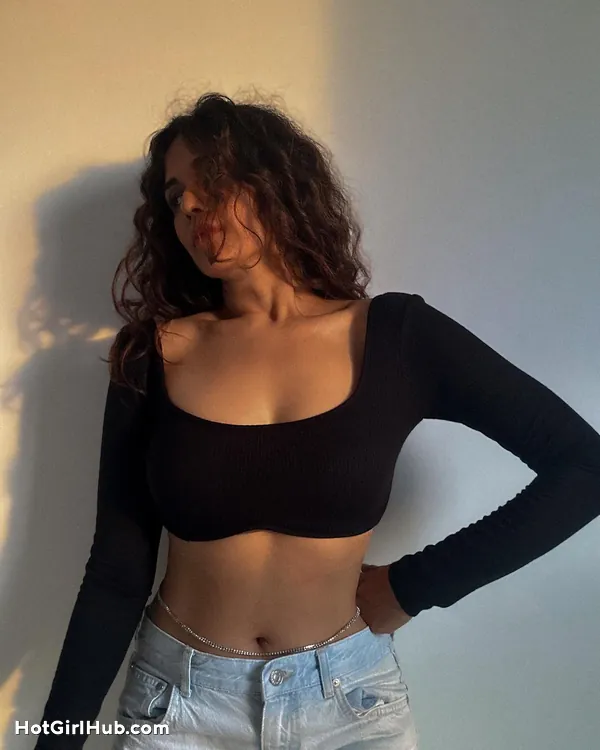 Hot Pradaini Surva Big Boobs Instagram Model (2)