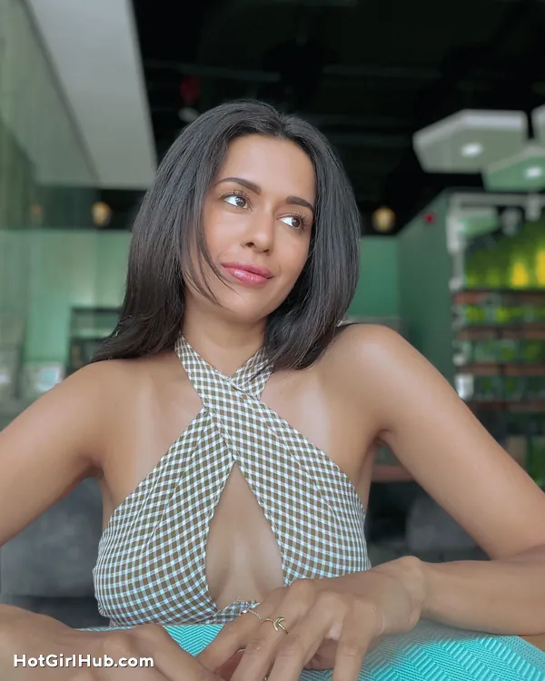 Hot Pradaini Surva Big Boobs Instagram Model (4)
