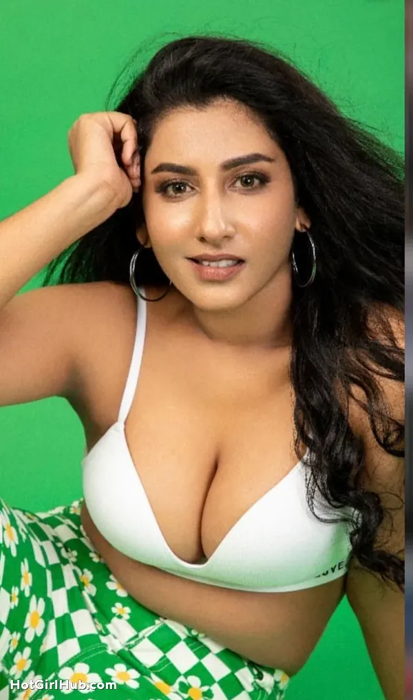 Sexy Desi Girls With Big Tits (11)