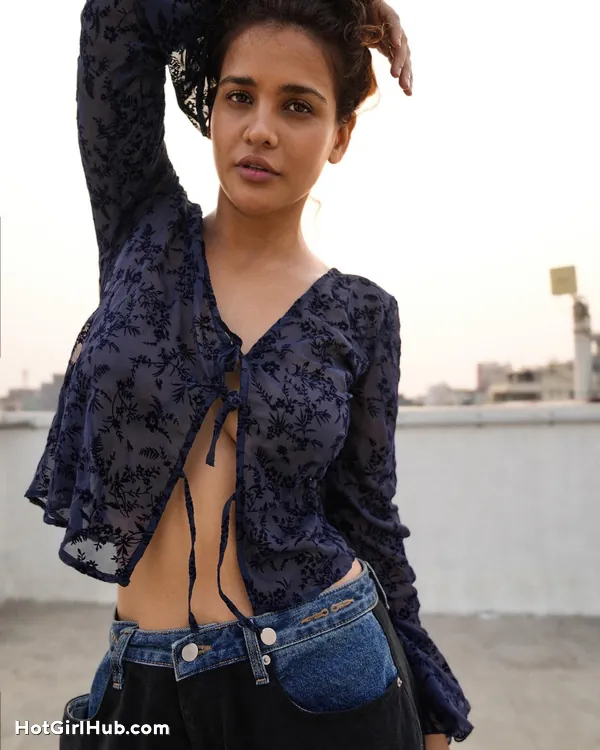 Aisha Sharma Bold Photos Are Too Good to Miss (15)
