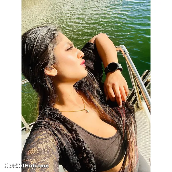 Hot Aafreen Siddiqui Big Boobs Instagram Model (5)