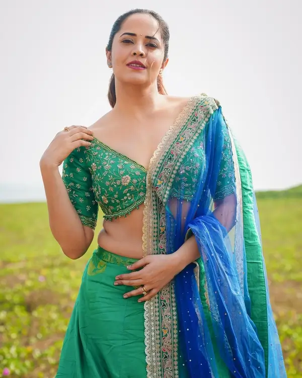 Anasuya Bharadwaj Shows Off Cleavage in Backless Blouse With Green Lehenga (4)
