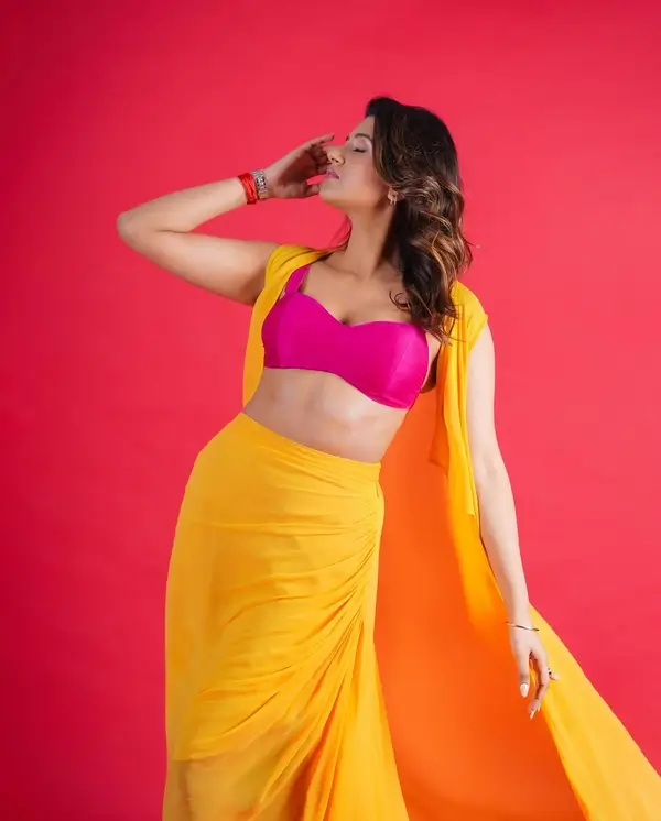 Anjali Arora Puts on Busty Display in Pink Blouse With Yellow Saree Sets Social Media on Fire (4)