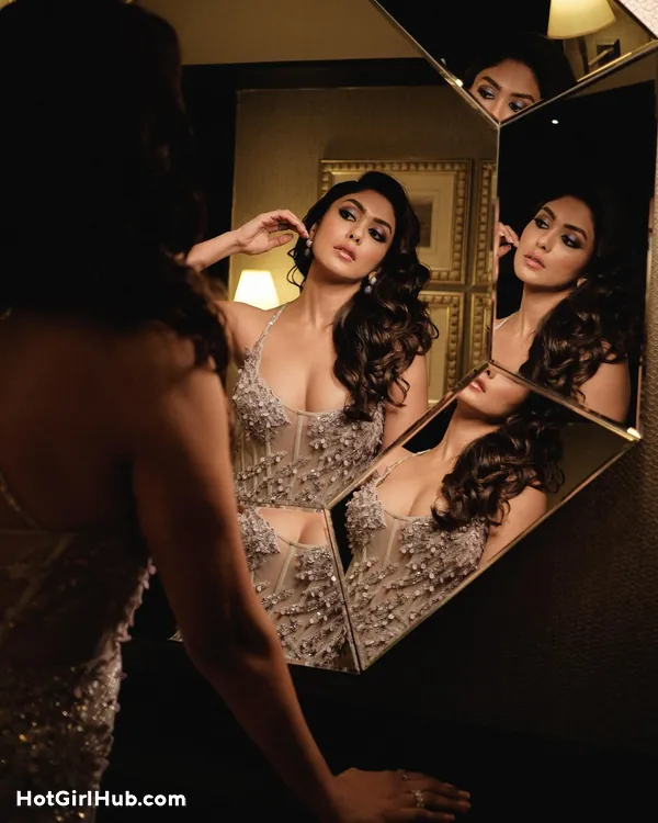 Mrunal Thakur Hot and Sexy Photos That You Need to See Twice (4)