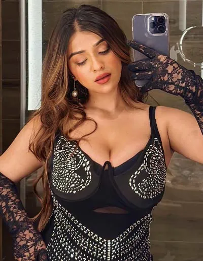 Navya Tiwari Sizzling Photos Are Too Good to Miss (1)