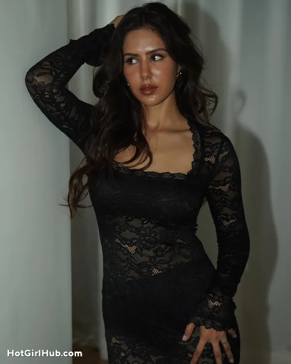 Sonam Bajwa Sizzling Photos Which Are Still Too Hot to Handle (7)