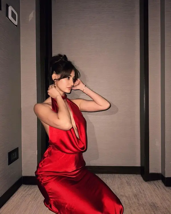 Disha Patani Puts on Busty Display in Backless Red Dress is Too Hot to Handle (5)
