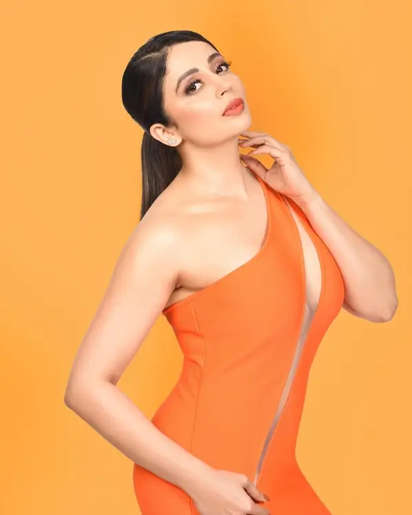 Nehha Pendse Puts on Busty Display in Orange Bodycon Dress Flaunted Her Fine Curve (2)