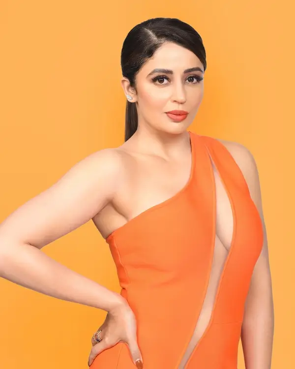 Nehha Pendse Puts on Busty Display in Orange Bodycon Dress Flaunted Her Fine Curve (4)