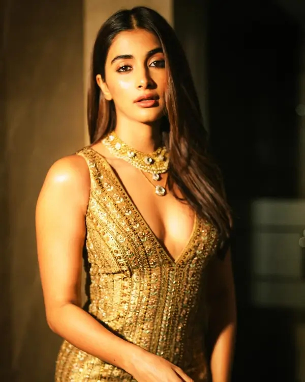 Pooja Hegde Shows Off Huge Cleavage in Golden Zardosi Bodycon Dress (3)