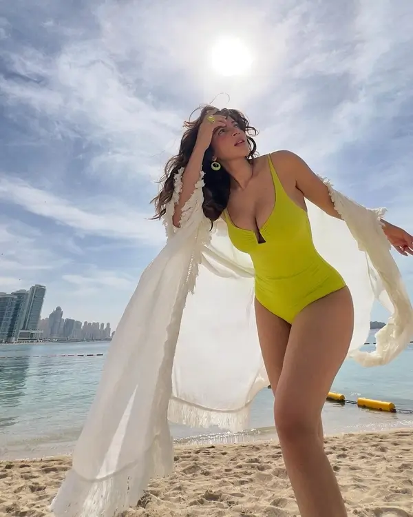 Shama Sikander Shows Off Sexy Figure in Swimsuit Sets Social Media on Fire (2)