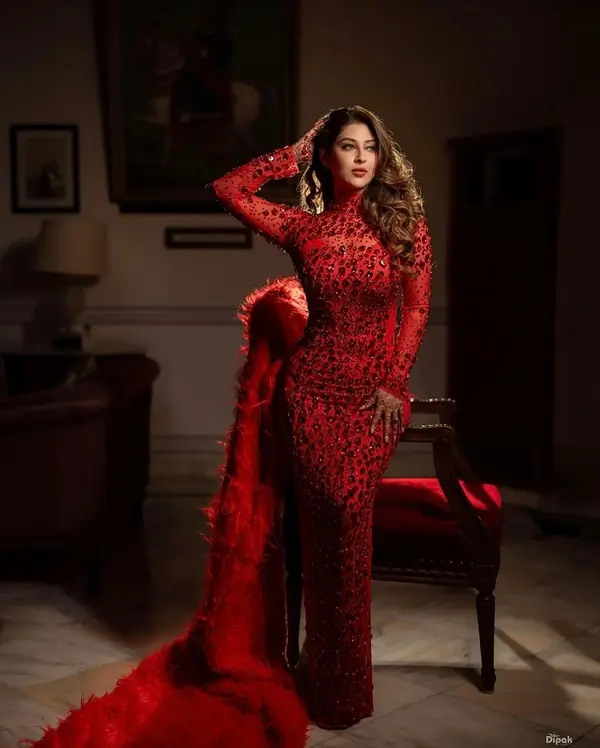 Sonarika Bhadoria Showcased Her Curvy Figure in Red Bodycon Dress Looked Stunning (2)