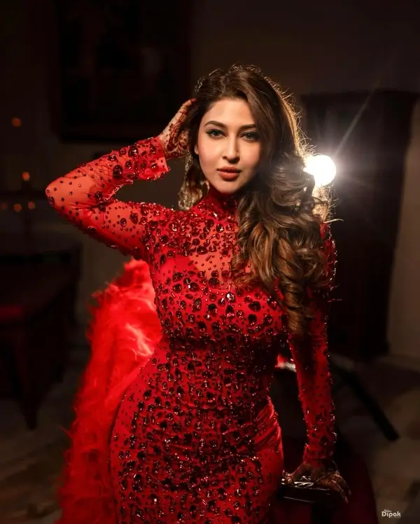 Sonarika Bhadoria Showcased Her Curvy Figure in Red Bodycon Dress Looked Stunning (3)