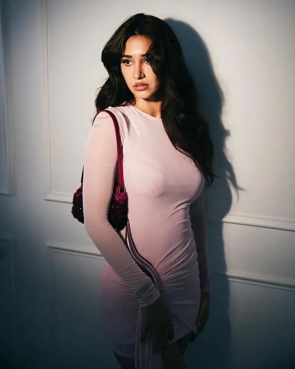 Hot Disha Patani Shows Off Big Boobs and Sexy Figure in Pastel Pink Mini Dress is Too Hot to Handle (6)