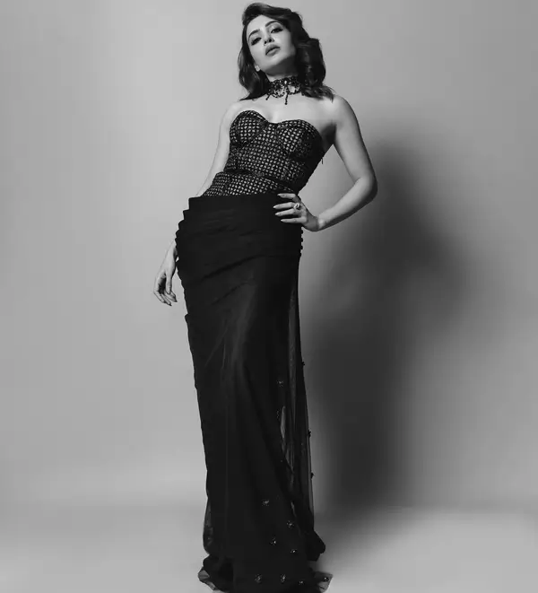 Hot Samantha Ruth Prabhu Flaunts Her Big Boobs in Black Cocktail Dress Looked Stunning (2)