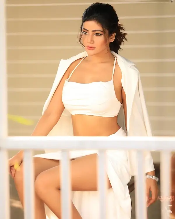 Hot Soniya Bansal Showcased Her Big Boobs Curvy Figure in Mini White Top Paired With a Midi Skirt Sets Social Media on Fire (4)
