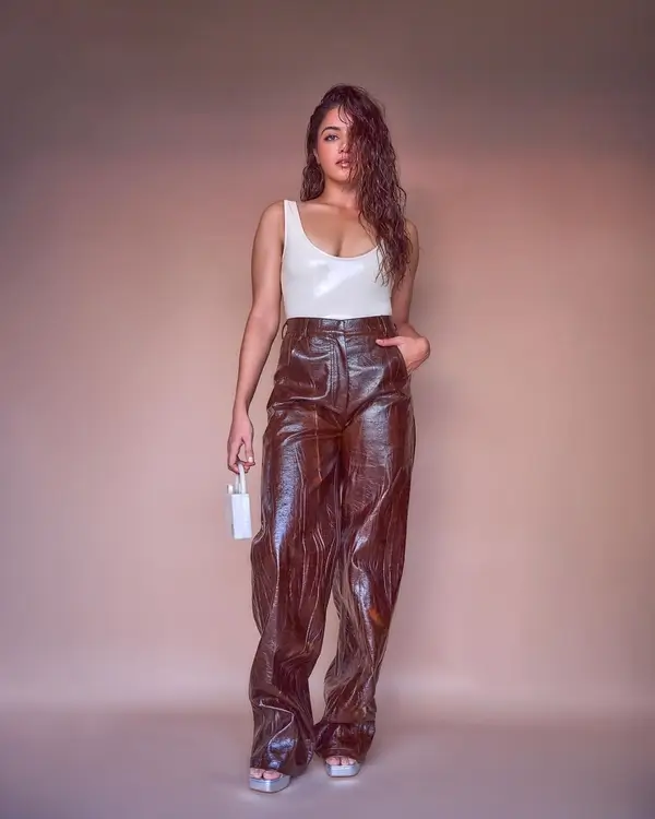 Hot Wamiqa Gabbi Shows Off Big Boobs and Cleavage in White Tank Top Paired With Leather Brown Pants (3)