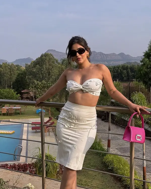 Karishma Sharma Display Big Boobs in White Tube Top With a Ruched Mini Skirt Looked Stunning (2)