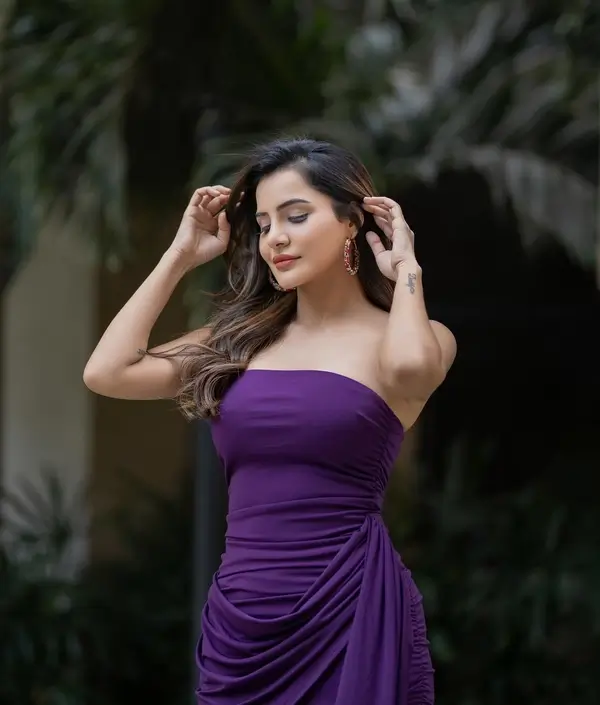 Hot Ashu Reddy Displays Her Big Boobs Sexy Figure in Purple Bodycon Mini Dress (7)